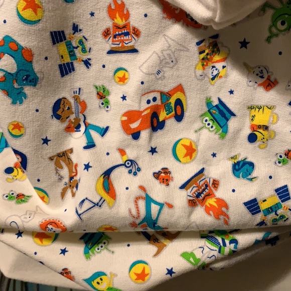 🏰 Disney Parks Character zip-front sweatshirt - Picture 3 of 4